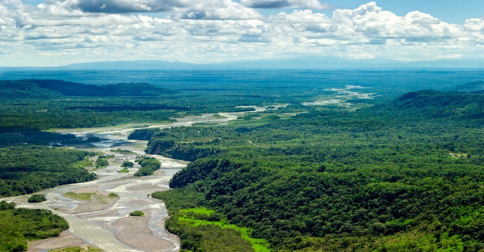 drone zoekt geogliefen in amazonegebied