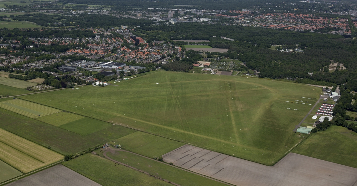 1474272091-drone-vliegveld-hilversum-gevaarlijk-regelgeving-snackbar-filmen-commercieel-2016.jpg