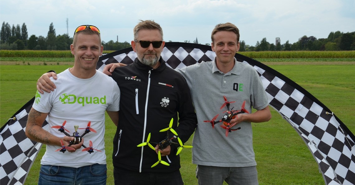 1539611392-wim-reinders-andrzej-krasny-thomas-de-koster-drone-racing-nederland-shenzhen-world-drone-racing-championships-2018.jpg